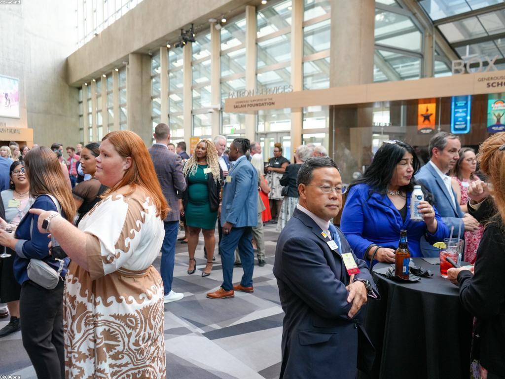 រង្វាន់ប្រចាំឆ្នាំ: ការប្រកួតនិងការផ្ដល់រង្វាន់